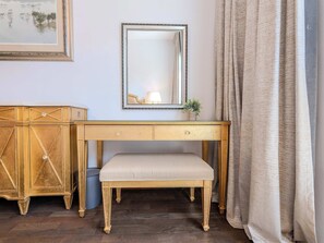 Interior - Luxury 1BR in Dubai Marina, beside Vida Yacht Club (Dubai)