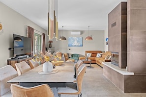 Televisión, chimenea y tenis de mesa