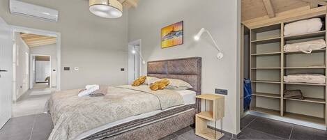 4 habitaciones, tabla de planchar con plancha, wifi y ropa de cama