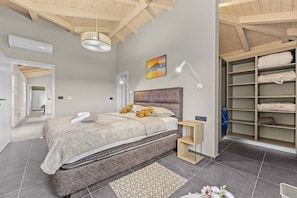 4 habitaciones, tabla de planchar con plancha, wifi y ropa de cama