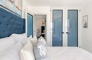 3 Schlafzimmer, Schreibtisch, Bügeleisen/Bügelbrett, Reisekinderbett