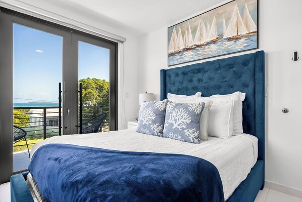 3 bedrooms, desk, iron/ironing board, travel crib