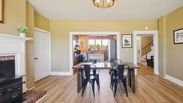 House, 4 Bedrooms | Dining