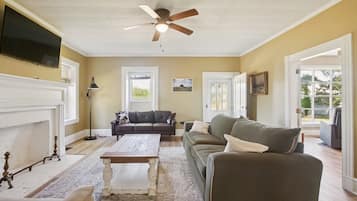 House, 4 Bedrooms | Living area | Smart TV, streaming services