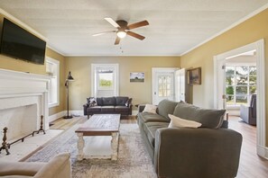 House, 4 Bedrooms | Living area | Smart TV, streaming services