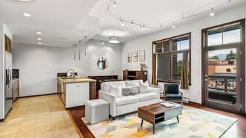 Televisión y chimenea