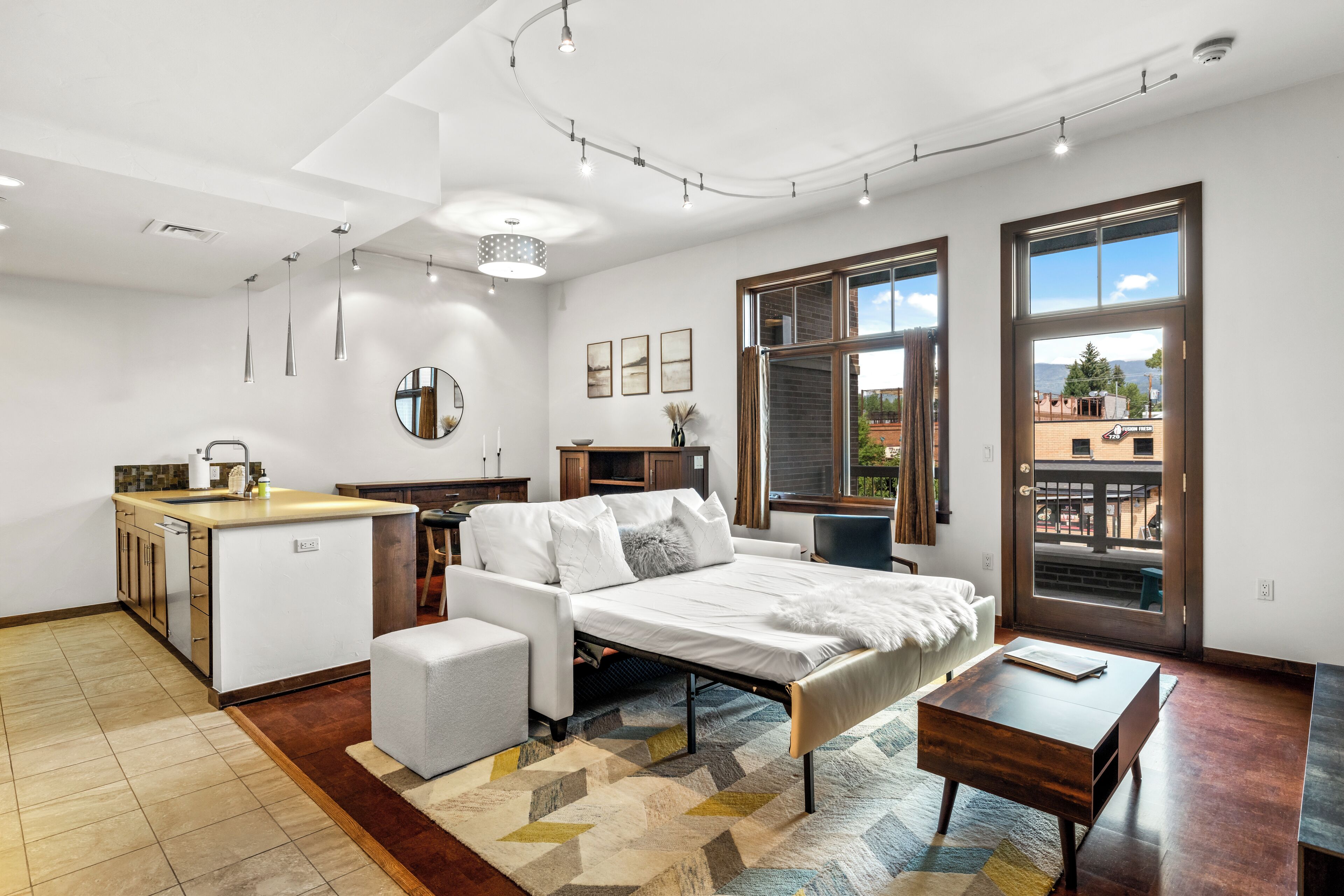 1 bedroom, internet, bed sheets