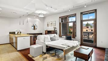 1 bedroom, internet, bed sheets