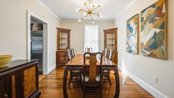 Casa, 4 habitaciones | Restaurantes