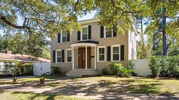 House, 4 Bedrooms | Exterior