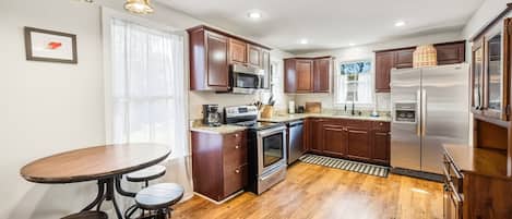 House, 4 Bedrooms | Private kitchen | Fridge, oven, coffee/tea maker, toaster