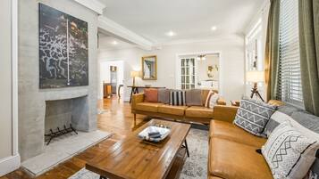 House, 4 Bedrooms | Living area