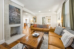 Casa, 4 habitaciones | Área de sala de estar