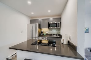 Leilighet, 1 soverom | Eget kjøkken | Kjøleskap, ovn, kaffetrakter/tekoker og brødrister