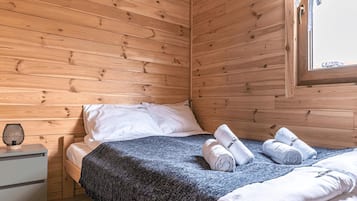 House | 3 bedrooms, individually furnished, bed sheets