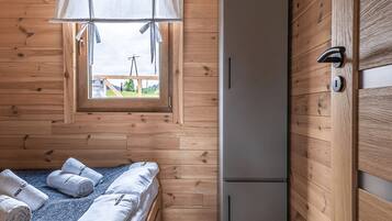 House | 3 bedrooms, individually furnished, bed sheets