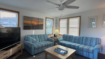 Cottage, 4 Bedrooms | Living area