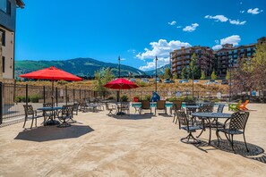 Condo, 1 chambre | Restauration en plein air