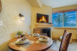 Condo, 1 Bedroom | Dining