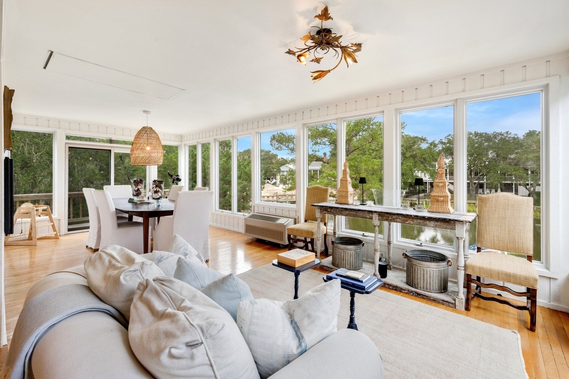 House, 4 Bedrooms | Living area | Smart TV