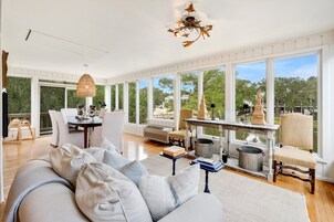 House, 4 Bedrooms | Living area | Smart TV