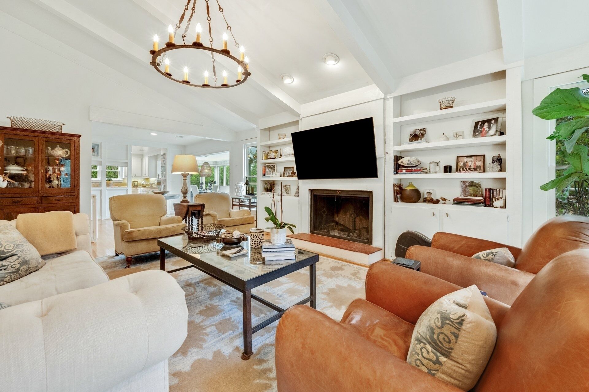 House, 4 Bedrooms | Living area | Smart TV