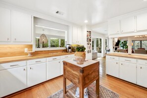 House, 4 Bedrooms | Interior - Sunny Pointe 4 Bedroom Home (Georgetown)