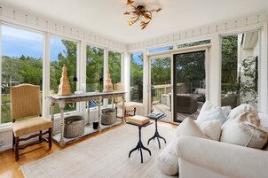 House, 4 Bedrooms | Living area | Smart TV