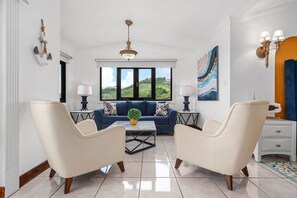 Smart TV, books, stereo