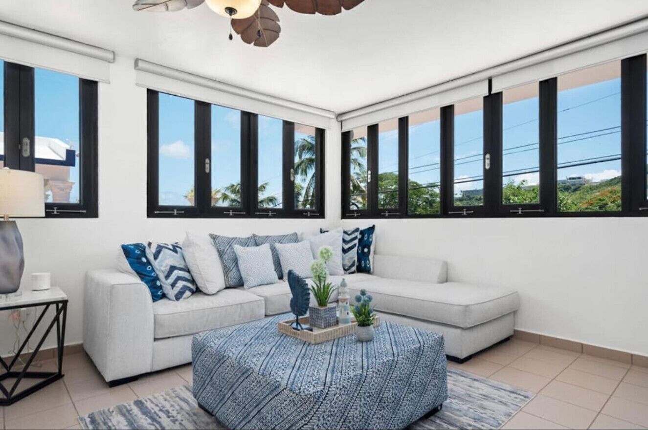 智能电视、书、立体声音响