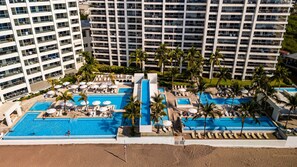 2 bedrooms, Internet - Stylish Beachfront 2BR Balcony Sunsets Pools (Puerto Vallarta)