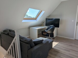 TV - Beautiful vacation home sleeps 8, spacious. 12 min from the beaches (Mandeville-en-Bessin)