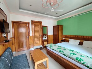 Deluxe Double Room | Free WiFi, bed sheets
