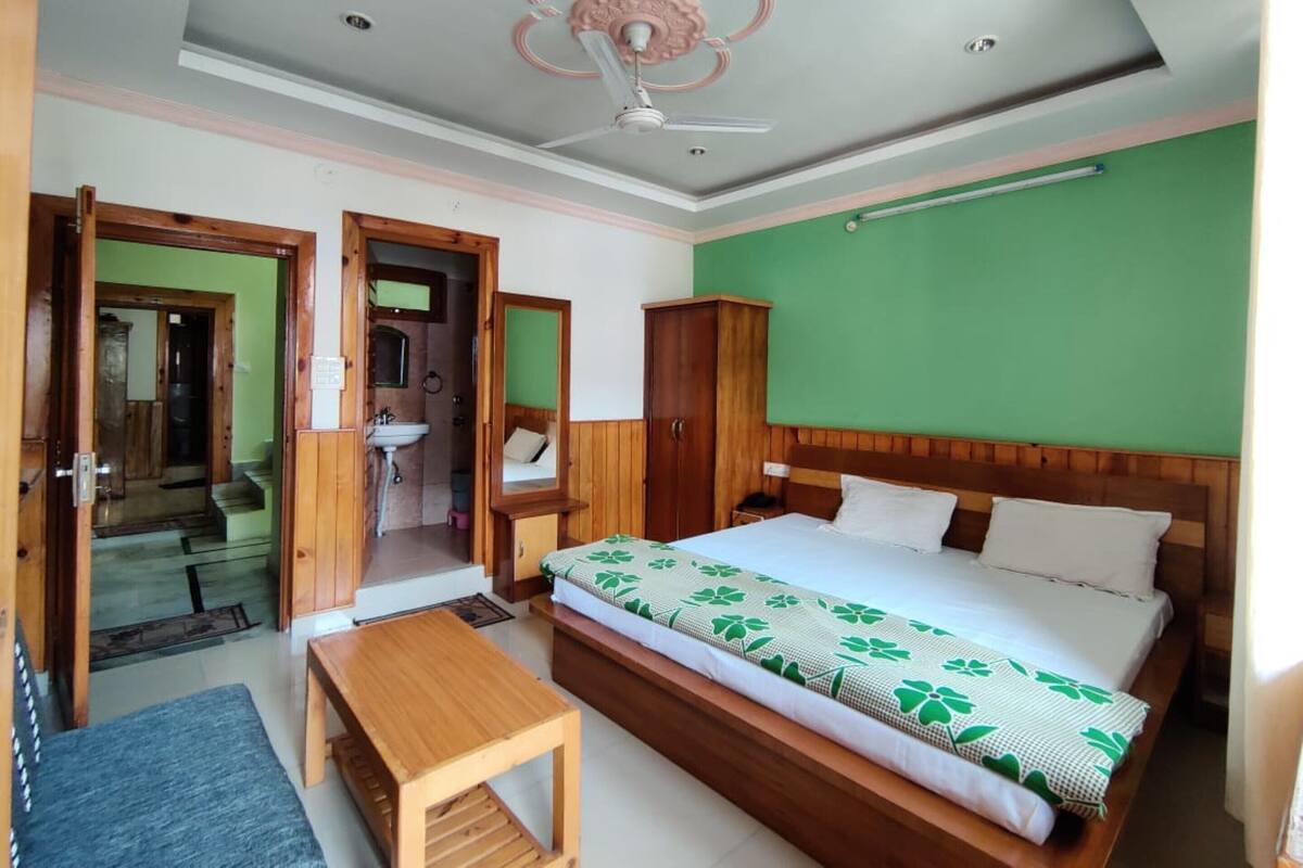 Deluxe Double Room | Free WiFi, bed sheets