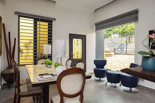 Lovely apartment with AC in charming Berekuso