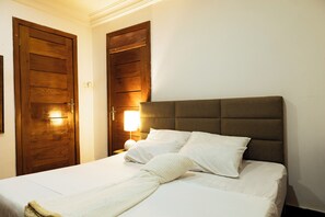 Iron/ironing board, free WiFi, bed sheets