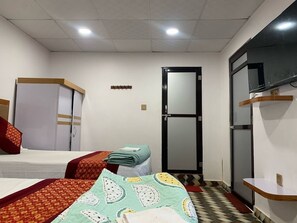 Desk, laptop workspace, blackout curtains, free WiFi - Devchuli Farm House (Kawasoti)