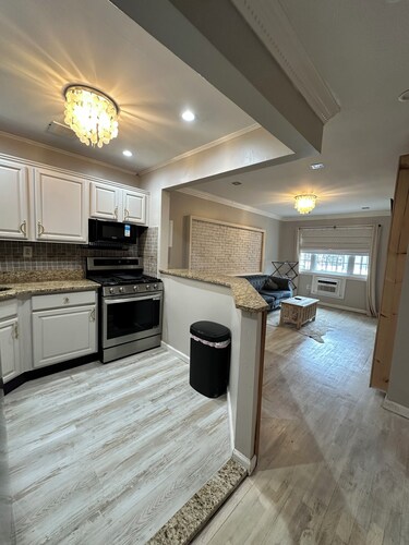 Gorgeous newly renovated 2 bedroom pad. From Brooklyn with love.