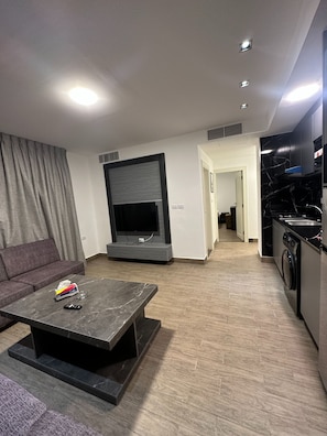 Apartment, 1 Bedroom, Accessible, Smoking | Living room