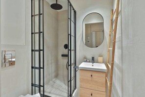 Apartment | Bathroom - Modern Apartment - 1br/4p - Canal St-martin (Paris)