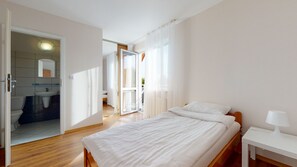 10 bedrooms, individually furnished, bed sheets