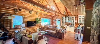 New! The Den on Denniston, with game room, movie theater, fire pit and more. Close To HITS Horse show & Hunter Mountain skiing