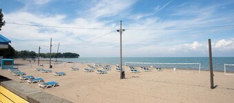 Lakeside Bliss- Close to Highmark Stadium, home of the Bills!