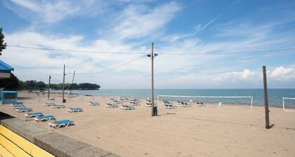 Lakeside Bliss- Close to Highmark Stadium, home of the Bills!