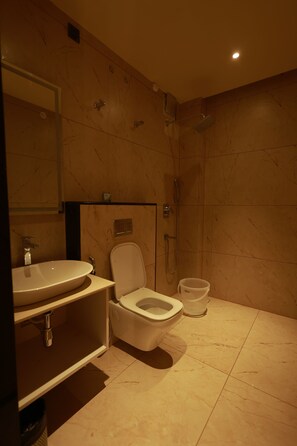 Doppia Luxury, vista città | Bagno
