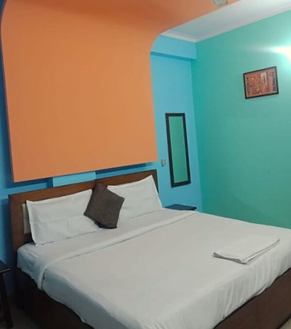 Deluxe Room, Air conditioning | Desk, free WiFi