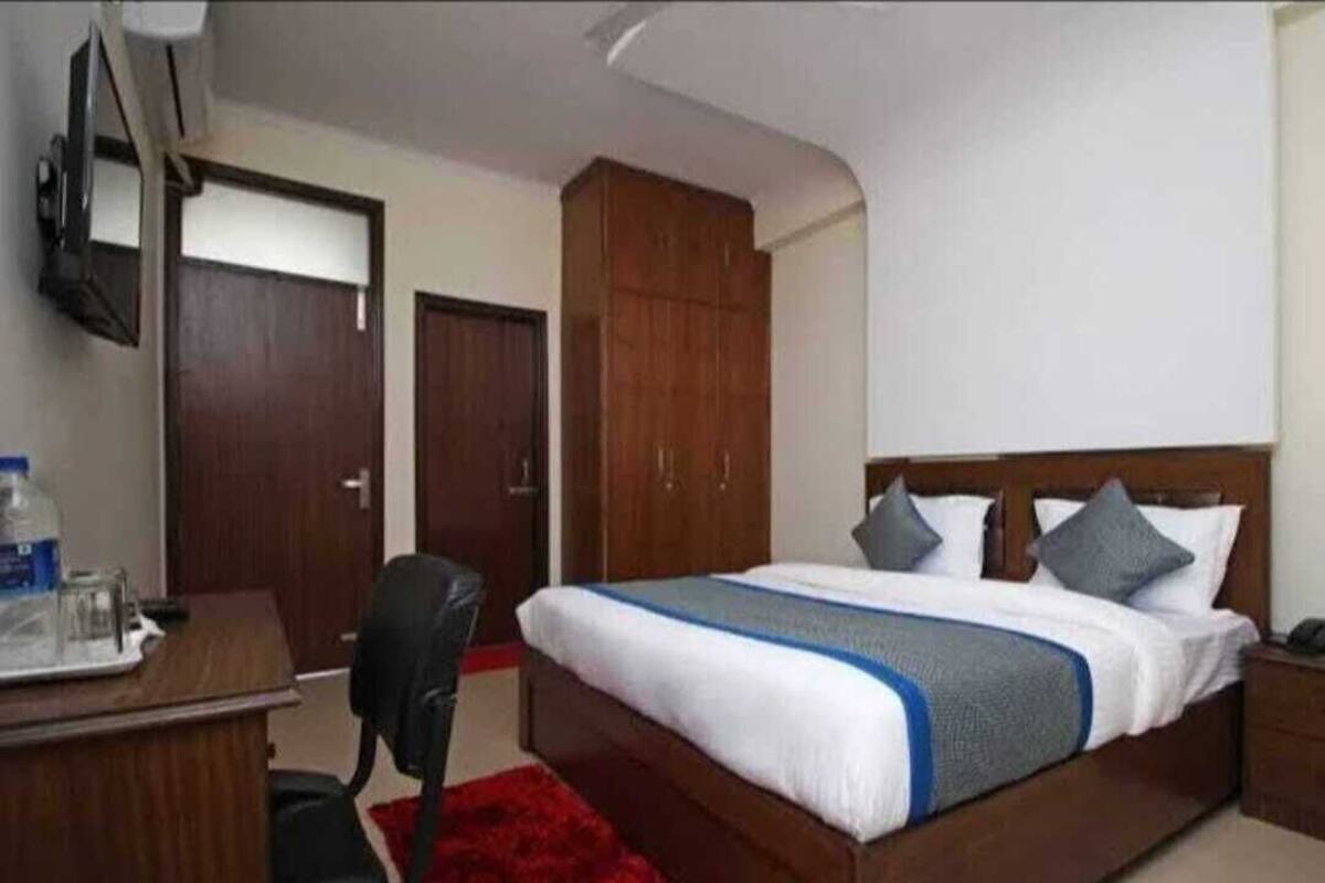 Deluxe Room, Air conditioning | Desk, WiFi (free)