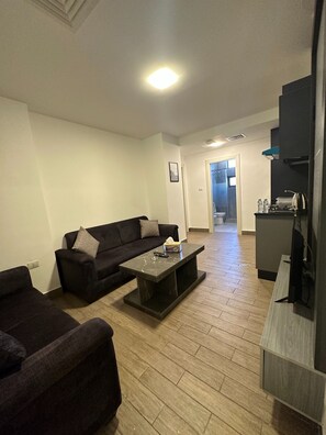 Apartment, 1 Bedroom, Accessible, Smoking | Living room
