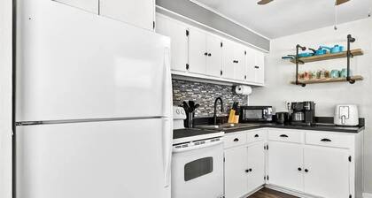 Fabulous 2-bedroom cottage with AC in Largo