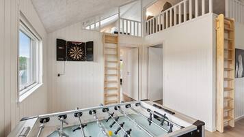 House | Game room